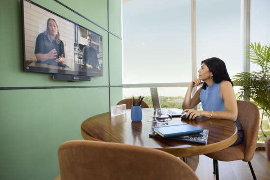 Hybrid Work: Neue Geräte-Zertifizierungen für bessere Meeting-Qualität